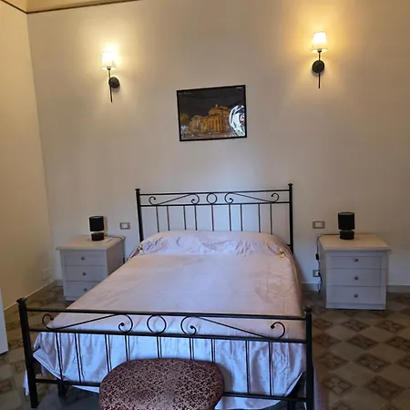 Vivaldi Holidays Historic House In The Center Of Palermo